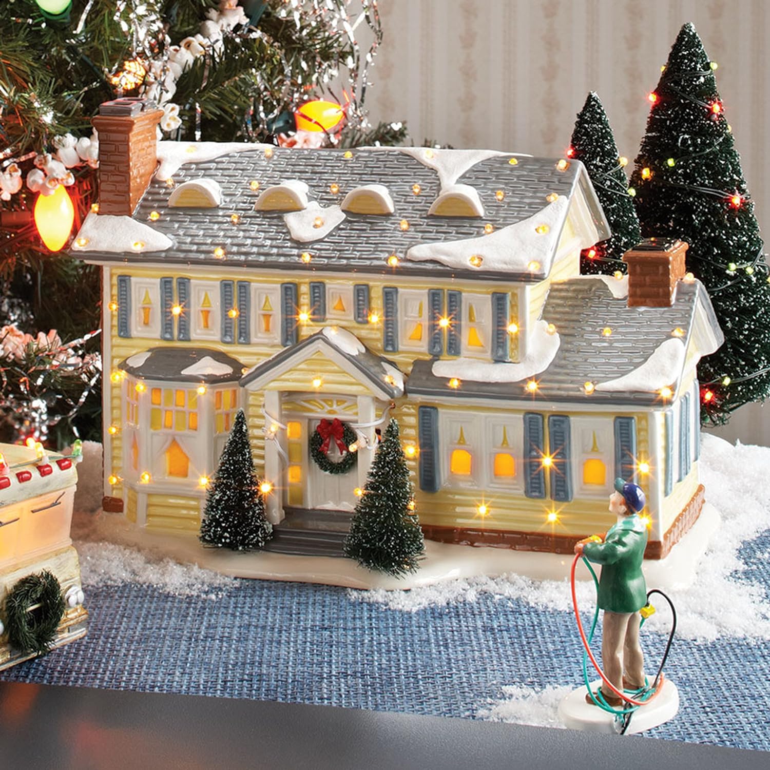 Snow Village National Lampoon's Christmas Vacation Griswold Vacation Home Lighted Architecture, 7.48, Multicolor